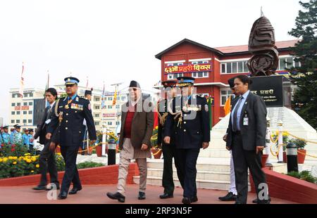 (181011) -- KATHMANDU, 11. Oktober 2018 -- der nepalesische Premierminister K.P. Sharma Oli (3. L) nimmt am 11. Oktober 2018 an einer Gedenkfeier während des Nationalpolizeitages in Kathmandu, Nepal, Teil. ) (hy) NEPAL-KATHMANDU-NATIONALER POLIZEITAG sunilxsharma PUBLICATIONxNOTxINxCHN Stockfoto