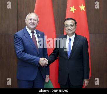 (181012) -- DUSCHANBE, 12. Oktober 2018 -- der chinesische Ministerpräsident Li Keqiang (R) trifft sich am 12. Oktober 2018 in Duschanbe, Tadschikistan, mit dem belarussischen Premierminister Sergej Rumas. ) (Sxk) TADSCHIKISTAN-DUSHANBE-LI KEQIANG-BELARUSSISCHER Ministerpräsident DingxHaitao PUBLICATIONxNOTxINxCHN Stockfoto