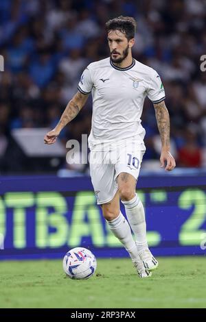 Der spanische Mittelfeldspieler Luis Alberto aus Lazio kontrolliert den Ball während des Fußballspiels der Serie A zwischen SSC Napoli und SS Lazio. Stockfoto