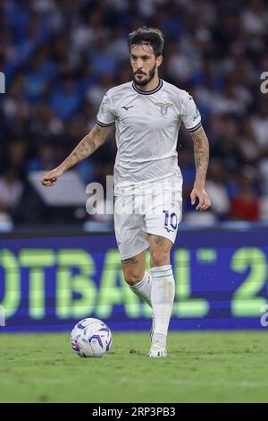 Der spanische Mittelfeldspieler Luis Alberto aus Lazio kontrolliert den Ball während des Fußballspiels der Serie A zwischen SSC Napoli und SS Lazio. Stockfoto