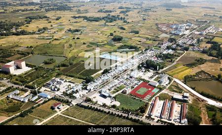 (181015) -- PEKING, 15. Oktober 2018 -- Luftaufnahme aufgenommen am 27. September 2018 zeigt Xiaogang Village in Fengyang County, ostchinesische Provinz Anhui. ) (Sxk) Xinhua Schlagzeilen: Armut und Stolz: Das Dorf, das eine Nation erschütterte ZhangxDuan PUBLICATIONxNOTxINxCHN Stockfoto