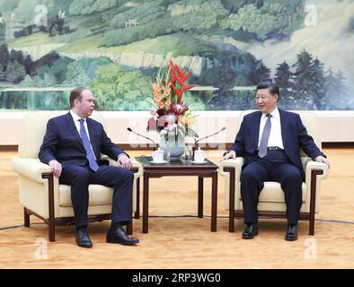 (181017) -- PEKING, 17. Oktober 2018 -- der chinesische Präsident Xi Jinping (R) trifft sich mit Anton Vaino, dem Leiter der Verwaltung des Präsidenten der Russischen Föderation, in Peking, der Hauptstadt Chinas, am 17. Oktober 2018. ) (Hxy) CHINA-PEKING-XI JINPING-RUSSLAND-TREFFEN (CN) PangxXinglei PUBLICATIONxNOTxINxCHN Stockfoto