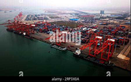 (181017) -- PEKING, 17. Oktober 2018 -- Foto aufgenommen am 9. November 2017 zeigt eine Anlegestelle am Hafen von Qinzhou in der südchinesischen autonomen Region Guangxi Zhuang. ) Xinhua-Schlagzeilen: Ein Jahr später geht China unter Xi ZhangxAilin PUBLICATIONxNOTxINxCHN in eine neue Ära Stockfoto