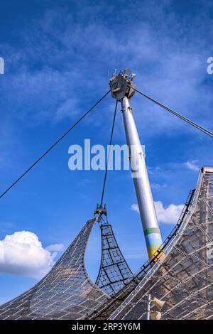 BAYERN : OLYMPIAPARK MÜNCHEN - ZEITLOSE ARCHITEKTUR Stockfoto
