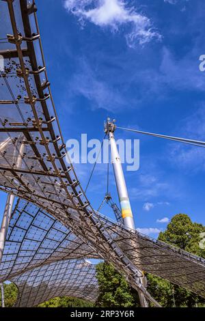 BAYERN : OLYMPIAPARK MÜNCHEN - ZEITLOSE ARCHITEKTUR Stockfoto