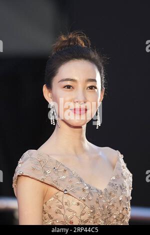 (181025) -- TOKIO, 25. Oktober 2018 (Xinhua) -- die chinesische Schauspielerin Wang Likun ist auf dem roten Teppich für die Eröffnungszeremonie des 31. Internationalen Filmfestivals Tokio, Tokio, Japan, 25. Oktober 2018 abgebildet. (Xinhua/du Xiaoyi)(dtf) JAPAN-TOKIO-FILM FESTIVAL-ROTER TEPPICH PUBLICATIONxNOTxINxCHN Stockfoto