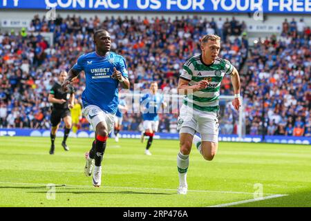 Glasgow, Großbritannien. September 2023. Im ersten Spiel der Saison 2023/24 spielten die Rangers Celtic im Ibrox Stadium in Glasgow, Schottland. Celtic, vor dem Spiel sind nur 1 Punkt vor den Rangers und das Ergebnis wird für beide Teams wichtig sein. Quelle: Findlay/Alamy Live News Stockfoto