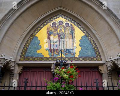 Mosaik des Tympanums von 1926, rumänische Kirche, Quartier Latin, Paris, Frankreich. Stockfoto