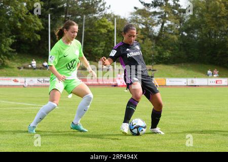 Aschheim, Deutschland. September 2023. Aschheim, 3. September 2023: Carla Schwarz (8 FC Bayern München II) während der 2. Frauenbundesliga-Spiel zwischen dem FC Bayern München II und dem VfL Wolfsburg II im Sportpark Aschheim. (Sven Beyrich/SPP) Credit: SPP Sport Press Photo. Alamy Live News Stockfoto