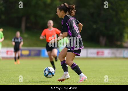 Aschheim, Deutschland. September 2023. Aschheim, 3. September 2023: Sophia Weixler (6 FC Bayern München II) während der 2. Frauenbundesliga-Spiel zwischen dem FC Bayern München II und dem VfL Wolfsburg II im Sportpark Aschheim. (Sven Beyrich/SPP) Credit: SPP Sport Press Photo. Alamy Live News Stockfoto