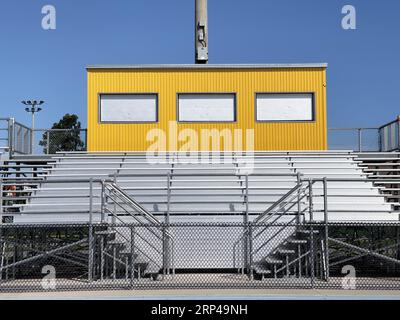 Leere Tribünen eines kleinen Sportstadions in Montreal, Quebec, Kanada Stockfoto