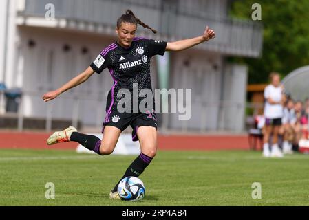 Aschheim, Deutschland. September 2023. Aschheim, 3. September 2023: Antonia Dehm (15 FC Bayern München II) während der 2. Frauenbundesliga-Spiel zwischen dem FC Bayern München II und dem VfL Wolfsburg II im Sportpark Aschheim. (Sven Beyrich/SPP) Credit: SPP Sport Press Photo. Alamy Live News Stockfoto