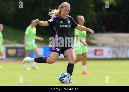Aschheim, Deutschland. September 2023. Aschheim, 3. September 2023: Eszter Reszler (2 FC Bayern München II) während der 2. Frauenbundesliga-Spiel zwischen dem FC Bayern München II und dem VfL Wolfsburg II im Sportpark Aschheim. (Sven Beyrich/SPP) Credit: SPP Sport Press Photo. Alamy Live News Stockfoto