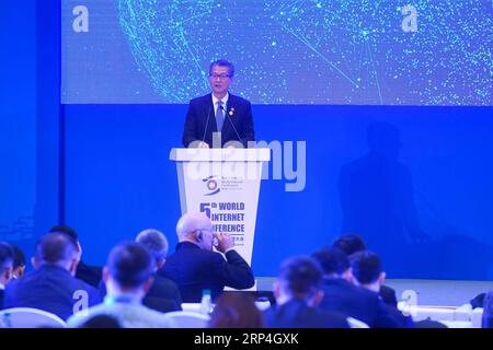 (181108) -- TONGXIANG, 8. November 2018 -- Finanzminister der Sonderverwaltungsregion Hongkong, Paul Chan Mo-po, spricht auf dem Unterforum FinTech and Construction of a Social Credit System während der fünften World Internet Conference in Wuzhen of Tongxiang, ostchinesische Provinz Zhejiang, 8. November 2018. ) (lmm) CHINA-ZHEJIANG-WUZHEN-TECHNOLOGY-INTERNET-WIC (CN) HuangxZongzhi PUBLICATIONxNOTxINxCHN Stockfoto