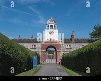 Eintritt zum Glynde Place, einem Landhaus in Glyde, East Sussex, Großbritannien. Stockfoto