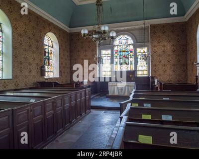 Blick in die Kirche der Heiligen Jungfrau Maria, eine anglikanische Kirche des Grades II* im Dorf Glynde in East Sussex, Großbritannien. Stockfoto