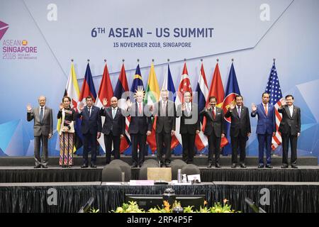 (181115) -- SINGAPUR, 15. November 2018 -- Teilnehmer stellen sich für ein Gruppenfoto auf dem ASEAN-US-Gipfel in Singapur, 15. November 2018, aus. ) (lrz) SINGAPUR-ASEAN-US-GIPFEL ThenxChihxWey PUBLICATIONxNOTxINxCHN Stockfoto