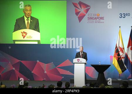 (181115) -- SINGAPUR, 15. November 2018 -- Singapurs Premierminister Lee Hsien Loong spricht während der Abschlusszeremonie des 33. Gipfeltreffens der Vereinigung Südostasiatischer Nationen (ASEAN) und der damit verbundenen Treffen in Singapur am 15. November 2018. Die ASEAN hat hier am Donnerstag ihr 33. Gipfeltreffen mit der Zusage abgeschlossen, im Zuge der wirtschaftlichen Integration zu bleiben. ) SINGAPUR-ASEAN-GIPFEL-ABSCHLUSSZEREMONIE ThenxChihxWey PUBLICATIONxNOTxINxCHN Stockfoto