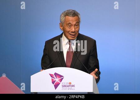 (181115) -- SINGAPUR, 15. November 2018 -- Singapurs Premierminister Lee Hsien Loong spricht während der Abschlusszeremonie des 33. Gipfeltreffens der Vereinigung Südostasiatischer Nationen (ASEAN) und der damit verbundenen Treffen in Singapur am 15. November 2018. Die ASEAN hat hier am Donnerstag ihr 33. Gipfeltreffen mit der Zusage abgeschlossen, im Zuge der wirtschaftlichen Integration zu bleiben. ) SINGAPUR-ASEAN-GIPFEL-ABSCHLUSSZEREMONIE ThenxChihxWey PUBLICATIONxNOTxINxCHN Stockfoto