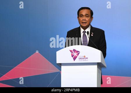 (181115) -- SINGAPUR, 15. November 2018 -- der thailändische Premierminister Prayut Chan-o-cha spricht während der Abschlusszeremonie des 33. Gipfeltreffens der Vereinigung Südostasiatischer Nationen (ASEAN) und der damit verbundenen Treffen in Singapur am 15. November 2018. Die ASEAN hat hier am Donnerstag ihr 33. Gipfeltreffen mit der Zusage abgeschlossen, im Zuge der wirtschaftlichen Integration zu bleiben. ) SINGAPUR-ASEAN-GIPFEL-ABSCHLUSSZEREMONIE ThenxChihxWey PUBLICATIONxNOTxINxCHN Stockfoto