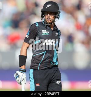 Birmingham, Großbritannien. September 2023. Blackcaps Mitchell Santner während des England Men vs New Zealand 3rd Vitality T20 International Match zwischen England und Neuseeland im Edgbaston Cricket Ground, Birmingham, England am 3. September 2023. Foto von Stuart Leggett. Nur redaktionelle Verwendung, Lizenz für kommerzielle Nutzung erforderlich. Keine Verwendung bei Wetten, Spielen oder Veröffentlichungen eines einzelnen Vereins/einer Liga/eines einzelnen Spielers. Credit: UK Sports Pics Ltd/Alamy Live News Stockfoto