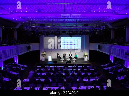 (181116) -- FRANKFURT, 16. Nov. 2018 -- Foto vom 16. Nov. 2018 zeigt einen allgemeinen Blick auf den 28. Europäischen Bankenkongress in Frankfurt. ) DEUTSCHLAND-FRANKFURT-EUROPÄISCHER BANKENKONGRESS LuxYang PUBLICATIONxNOTxINxCHN Stockfoto