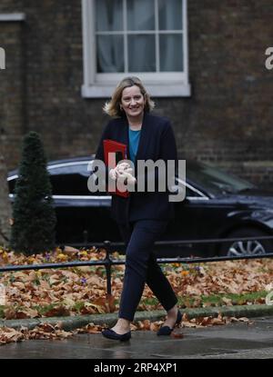 (181120) -- LONDON, 20. November 2018 -- der britische Arbeits- und Rentensekretär Amber Rudd kommt am 20. November 2018 in der Downing Street in London an. Amber Rudd, ehemaliger Innenminister, kehrt als Arbeits- und Rentensekretär zurück, ein Posten von Esther McVey, der am vergangenen Donnerstag aus Protest gegen den Entwurf des Abkommens zwischen Großbritannien und der EU zurückgetreten ist.) KABINETTSSITZUNG GROSSBRITANNIEN-LONDON HanxYan PUBLICATIONxNOTxINxCHN Stockfoto