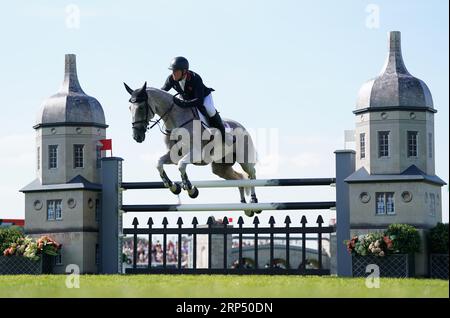 Oliver Townend reitet in der Ballaghmor-Klasse und siegte am vierten Tag der Defender Burghley Horse Trials 2023 in Stamford, Lincolnshire. Bilddatum: Sonntag, 3. September 2023. Stockfoto