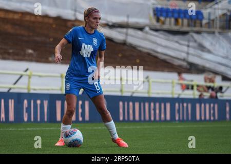 Birmingham, Großbritannien. September 2023. Birmingham, England, 3. September 2023: Jamie Finn (8 Birmingham) beim Fußballspiel der FA Womens Championship zwischen Birmingham City und Crystal Palace in St Andrews in Birmingham, England (Natalie Mincher/SPP) Credit: SPP Sport Press Photo. Alamy Live News Stockfoto