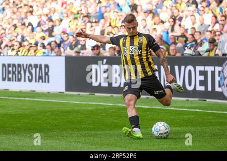 Arnhem, Niederlande. September 2023. ARNHEM, NIEDERLANDE - 3. SEPTEMBER: Kacper Kozlowski von Vitesse während des niederländischen Eredivisie-Spiels zwischen Vitesse und AZ Alkmaar im Stadion Gelredome am 3. September 2023 in Arnhem, Niederlande. (Foto von Ben Gal/Orange Pictures) Credit: Orange Pics BV/Alamy Live News Stockfoto