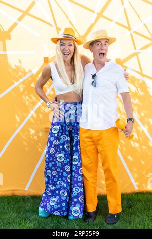 Luciana Pampalone und seine Gäste nehmen am 2. August 2023 an der Veuve Clicquot Labor Day Weekend Brunch Party im Topping Rose House in Bridgehampton, New York, Teil. (Foto von David Warren/SIPA? USA) Credit: SIPA USA/Alamy Live News Stockfoto