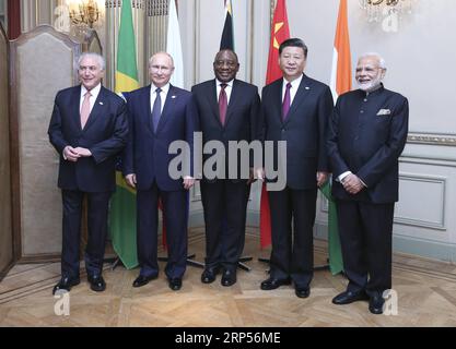 (181130) -- BUENOS AIRES, 30. November 2018 -- der chinesische Präsident Xi Jinping (2. R), der südafrikanische Präsident Cyril Ramaphosa (3. R), der brasilianische Präsident Michel Temer (1. L), der russische Präsident Wladimir Putin (2. L) und der indische Premierminister Narendra Modi nehmen am informellen Treffen des Blocks der Schwellenländer BRICS in Buenos Aires, Argentinien, 30. November 2018, Teil. ) (Zyd) ARGENTINA-BUENOS AIRES-XI JINPING-BRICS-MEETING YaoxDawei PUBLICATIONxNOTxINxCHN Stockfoto