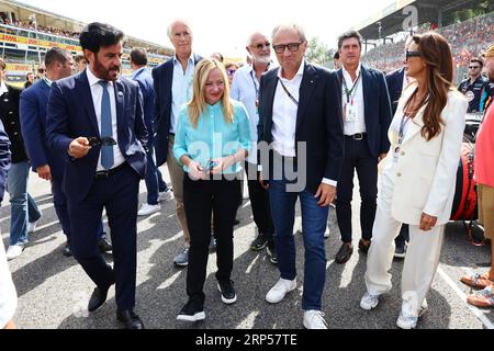 Monza, Italien. September 2023. (L-R): FIA-Präsident Mohammed bin Sulayem (VAE), Premierminister von Georgia Meloni (ITA) und Formel-1-Präsident und -CEO Stefano Domenicali (ITA) in der Startaufstellung. 03.09.2023. Formel-1-Weltmeisterschaft, Rd 15, Grand Prix Von Italien, Monza, Italien, Wettkampftag. Auf dem Foto sollte Folgendes stehen: XPB/Press Association Images. Quelle: XPB Images Ltd/Alamy Live News Stockfoto