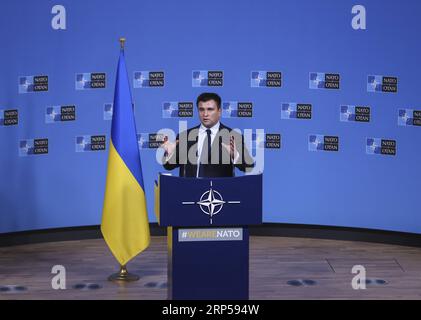 News Bilder des Tages Brüssel, Treffen der NATO Aussenminister (181204) -- BRÜSSEL, 4. Dezember 2018 -- der ukrainische Außenminister Pavlo Klimkin spricht nach einem Treffen mit den NATO-Außenministern am 4. Dezember 2018 in Brüssel, Belgien. ) (lmm) BELGIEN-BRÜSSEL-UKRAINE-NATO-FM-TREFFEN YexPingfan PUBLICATIONxNOTxINxCHN Stockfoto