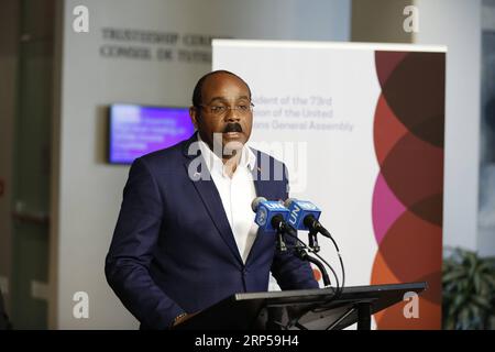 (181204) -- VEREINTEN NATIONEN, 4. Dezember 2018 -- Gaston Browne, Premierminister von Antigua und Barbuda, spricht während eines Pressetreffens im Hauptquartier der Vereinten Nationen in New York, 4. Dezember 2018. Die Präsidentin der UN-Generalversammlung, Maria Fernanda Espinosa, hat am Dienstag eine globale Kampagne gegen die Plastikverschmutzung gestartet, um vor allem die Menschen auf der ganzen Welt zu sensibilisieren. ) UN-GENERAL ASSEMBLY-GLOBAL CAMPAIGN-PLASTIC POLLUTION-LAUNCH LIXMUZI PUBLICATIONXNOTXINXCHN Stockfoto