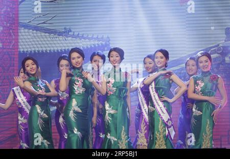 (181207) -- VANCOUVER, 7. Dezember 2018 -- Teilnehmer treten auf der Bühne während des Miss Chinese Vancouver Pageant 2018 im Vancouver Convention Centre in Vancouver, Kanada, 6. Dezember 2018 auf. )(wsw) KANADA-VANCOUVER-MISS CHINESISCHE VANCOUVER-PAGEANT 2018 LiangxSen PUBLICATIONxNOTxINxCHN Stockfoto