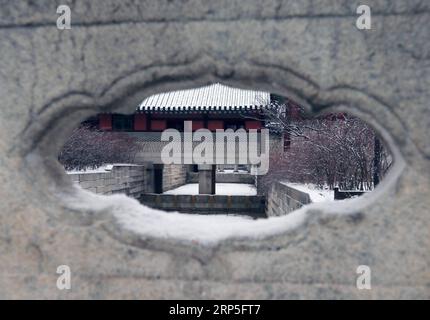 (181213) -- SEOUL, 13. Dezember 2018 -- Foto aufgenommen am 13. Dezember 2018 zeigt den Changdeokgung Palast nach Schnee in Seoul, Südkorea. ) (yy) SÜDKOREA-SEOUL-CHANGDEOKGUNG PALACE-SNOW WangxJingqiang PUBLICATIONxNOTxINxCHN Stockfoto