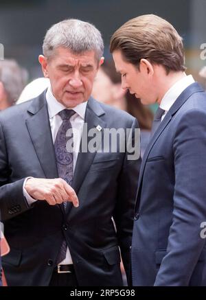 (181213) -- BRÜSSEL, 13. Dezember 2018 () -- der tschechische Premierminister Andrej Babis (L) spricht mit dem österreichischen Bundeskanzler Sebastian kurz während eines Runden Tisches auf einem zweitägigen EU-Gipfel in Brüssel, Belgien, 13. Dezember 2018. () BELGIEN-BRÜSSEL-EU-GIPFEL Xinhua PUBLICATIONxNOTxINxCHN Stockfoto