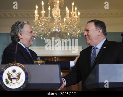 (181214) -- WASHINGTON, 14. Dezember 2018 -- US-Außenminister Mike Pompeo (R) und griechisch-amtierender Außenminister George Katrougalos halten am 13. Dezember 2018 eine gemeinsame Pressekonferenz im Außenministerium in Washington D.C., USA, ab. In einer offensichtlichen Bemühung, Russlands Energieexporte in die europäischen Nationen zu treffen, betonten die Vereinigten Staaten am Donnerstag die Rolle Griechenlands bei der Diversifizierung der europäischen Energiequellen und erwägten, seine Energiezusammenarbeit mit Griechenland in einem bilateralen Dialog weiter zu stärken. )(yxb) US-WASHINGTON-POMPEO-GRIECHENLAND-PRESSEKONFERENZ LiuxJie PUBLICATIONxNOTxINxCH Stockfoto