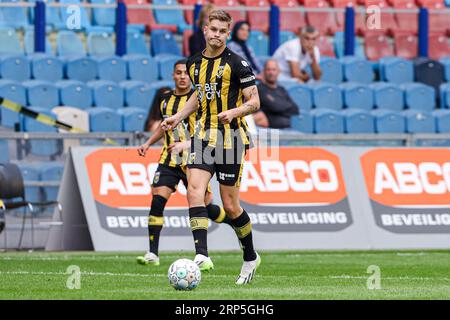 Arnhem, Niederlande. September 2023. ARNHEM, NIEDERLANDE - 3. SEPTEMBER: Ramon Hendriks von Vitesse während des niederländischen Eredivisie-Spiels zwischen Vitesse und AZ Alkmaar im Stadion Gelredome am 3. September 2023 in Arnhem, Niederlande. (Foto von Ben Gal/Orange Pictures) Credit: Orange Pics BV/Alamy Live News Stockfoto