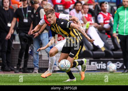 Arnhem, Niederlande. September 2023. ARNHEM, NIEDERLANDE - 3. SEPTEMBER: Ramon Hendriks von Vitesse während des niederländischen Eredivisie-Spiels zwischen Vitesse und AZ Alkmaar im Stadion Gelredome am 3. September 2023 in Arnhem, Niederlande. (Foto von Ben Gal/Orange Pictures) Credit: Orange Pics BV/Alamy Live News Stockfoto