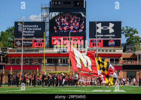 College Park, MD, USA. September 2023. Die Maryland Terrapins laufen auf dem Feld vor dem NCAA-Fußballspiel zwischen den Maryland Terrapins und den Towson Tigers im SECU Stadium im College Park, MD. Reggie Hildred/CSM/Alamy Live News Stockfoto