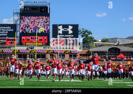 College Park, MD, USA. September 2023. Die Maryland Terrapins laufen auf dem Feld vor dem NCAA-Fußballspiel zwischen den Maryland Terrapins und den Towson Tigers im SECU Stadium im College Park, MD. Reggie Hildred/CSM/Alamy Live News Stockfoto