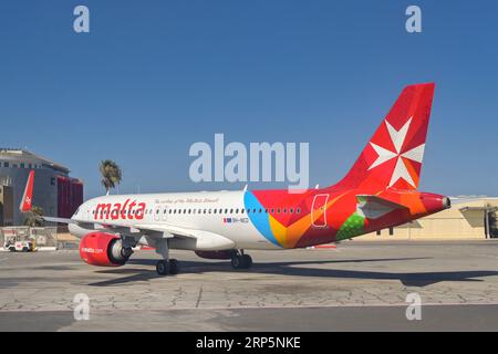 Luqa, Malta - 7. August 2023: Air Malta Airbus A320 Neo Jet parkt auf dem internationalen Flughafen der Insel. Stockfoto