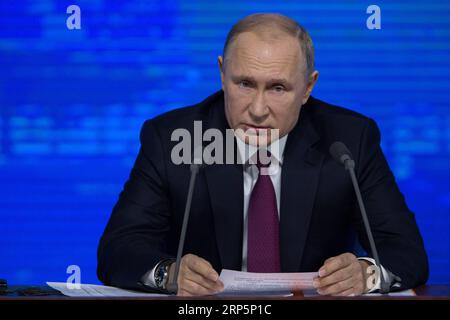 (181220) -- MOSKAU, 20. Dezember 2018 (Xinhua) -- der russische Präsident Wladimir Putin spricht während seiner jährlichen Pressekonferenz in Moskau, Russland, 20. Dezember 2018. (Xinhua/Bai Xueqi) RUSSLAND-MOSKAU-PUTIN-PRESSEKONFERENZ PUBLICATIONxNOTxINxCHN Stockfoto