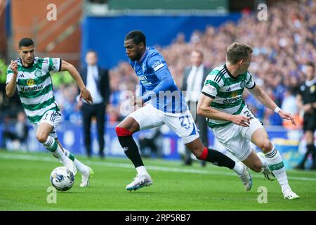 Glasgow, Großbritannien. September 2023. Im ersten Spiel der Saison 2023/24 spielten die Rangers Celtic im Ibrox Stadium in Glasgow, Schottland. Celtic, vor dem Spiel sind nur 1 Punkt vor den Rangers und das Ergebnis wird für beide Teams wichtig sein. Quelle: Findlay/Alamy Live News Stockfoto