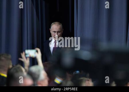 (181222) -- PEKING, 22. Dezember 2018 (Xinhua) -- der russische Präsident Wladimir Putin kommt auf seiner jährlichen Pressekonferenz in Moskau, Russland, am 20. Dezember 2018. (Xinhua/Bai Xueqi) Xinhua-Schlagzeilen: Putin ruft zu einem Dialog mit Trump auf, während sich die Beziehungen zwischen Russland und den USA verschlechtern Stockfoto