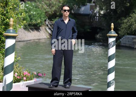 Venedig Lido, Italien. September 2023. Matteo Paolillo kommt am Dock des Hotel Excelsior für den Film Italy Best Movie Award an. (Foto: Mario Cartelli/SOPA Images/SIPA USA) Credit: SIPA USA/Alamy Live News Stockfoto