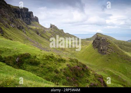 Blick auf das Quiraing, Teil der Trotternish Ridge, auf der Isle Of Skye, Schottland, UK Stockfoto