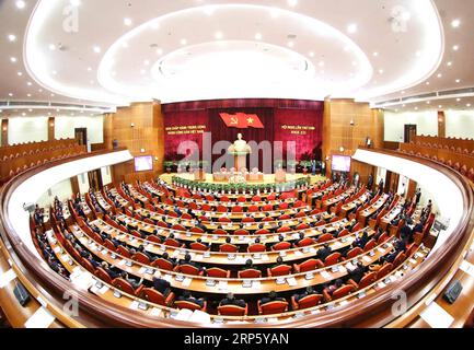 (181227) -- PEKING, 27. Dezember 2018 -- Foto aufgenommen am 26. Dezember 2018 zeigt den Schauplatz der Abschlusszeremonie der neunten Plenarsitzung des 12. Zentralkomitees der Kommunistischen Partei Vietnams (CPVCC) in Hanoi, der Hauptstadt Vietnams. ) XINHUA FOTOS DES TAGES XINHUA FOTOS DES TAGES VNA PUBLICATIONXNOTXINXCHN Stockfoto